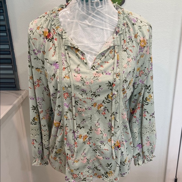 MELLODAY Light Green Floral Blouse - Picture 1 of 10